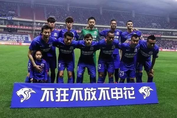 曼联门将高接低挡险救球队（曼联门将多次神扑力挽狂澜）