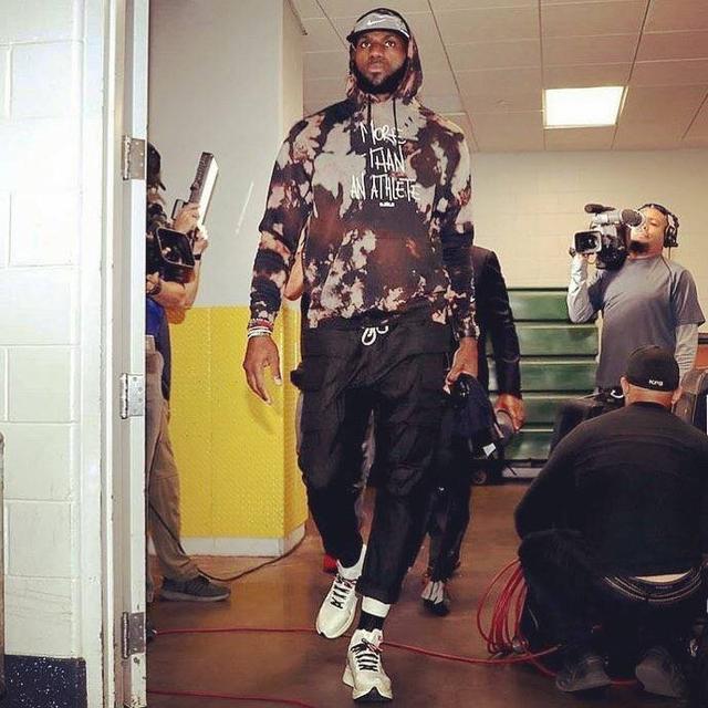 意甲焦点战：维罗纳VS亚特兰大——攻防博弈下的胜负天平与比分推演（意甲重头戏：维罗纳对阵亚特兰大——攻守对决中的胜负天秤与比分预判）