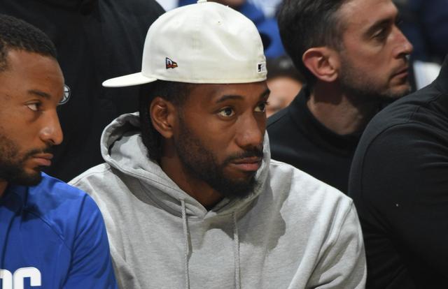 他是全场最耀眼的那个人（全场焦点尽在他一人）