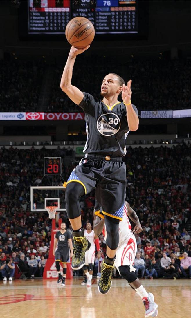 报价超十亿英镑，英媒：派拉蒙获得四年在英国的欧冠转播权（英媒称派拉蒙斥资逾10亿英镑拿下英国欧冠四年转播权）