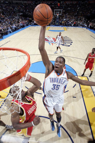 贝林厄姆世界级表现再度惊艳皇马（贝林厄姆再现世界级状态 再次震撼皇马）