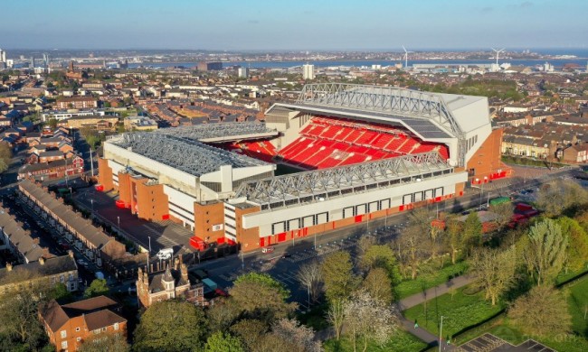 爵士东契奇30+三双力助球队逆转（东契奇轰30+三双，助球队完成逆转）