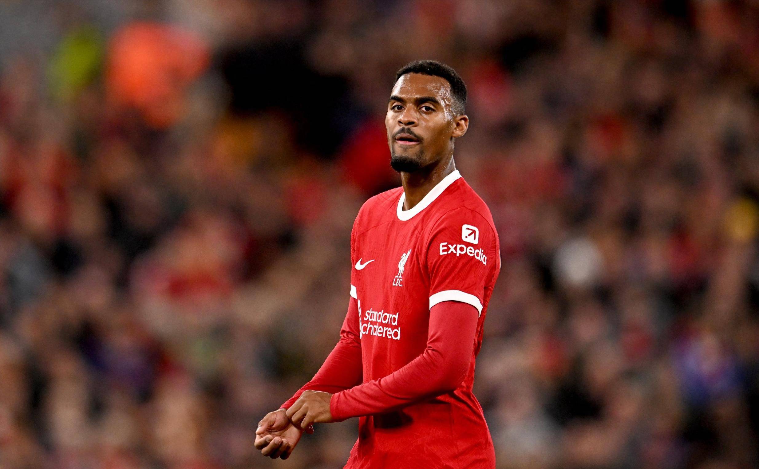 湖人赢球！詹姆斯关键时刻攻防一体！连得10分、绝杀抢断！（湖人取胜！詹姆斯生死时刻攻防统治，连拿10分+绝杀抢断锁定胜局）