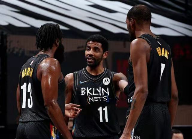 为国征战，感谢有你！国足官方为刚刚退役的尹鸿博送上祝福（尹鸿博正式退役，国足官方致以谢意与祝福）