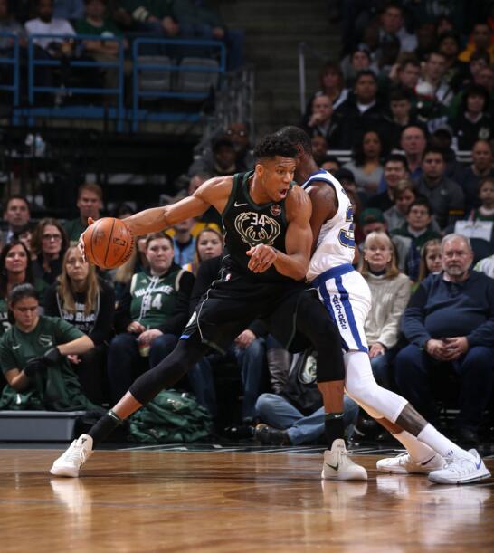 雨一直下，气氛不算融洽！这次比赛为什么不带徐杰呢？（雨不停歇，气氛微妙：这次比赛为何未带徐杰？）