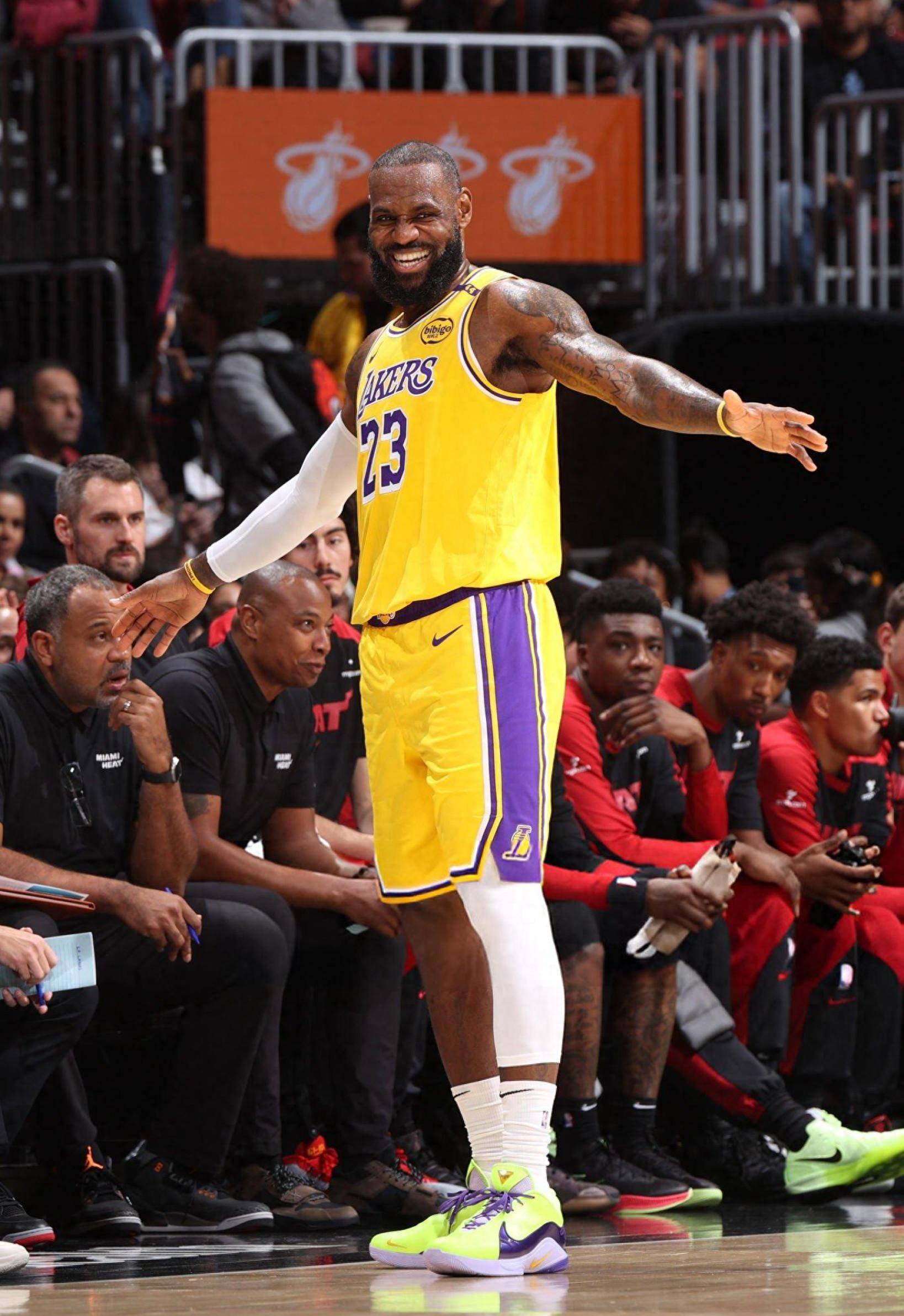 麦科勒姆压哨抛投命中，奇才单节净胜灰熊15分（麦科勒姆压哨抛投得手，奇才单节赢灰熊15分）