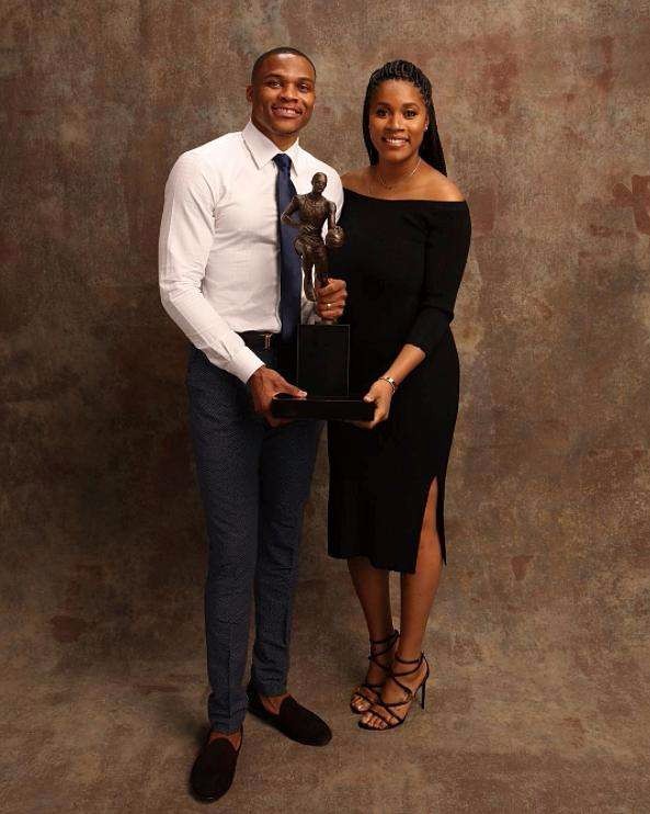 穆斯卡特：我们尽全力备战明天的比赛；对球队成绩感到自豪（穆斯卡特：全力以赴备战明日之战，对球队成绩倍感自豪）