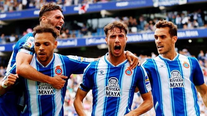 日职夺冠赔率：神户广岛并列领跑 鹿岛浦和紧追（日职冠军赔率：神户与广岛并列第一 鹿岛、浦和紧随其后）