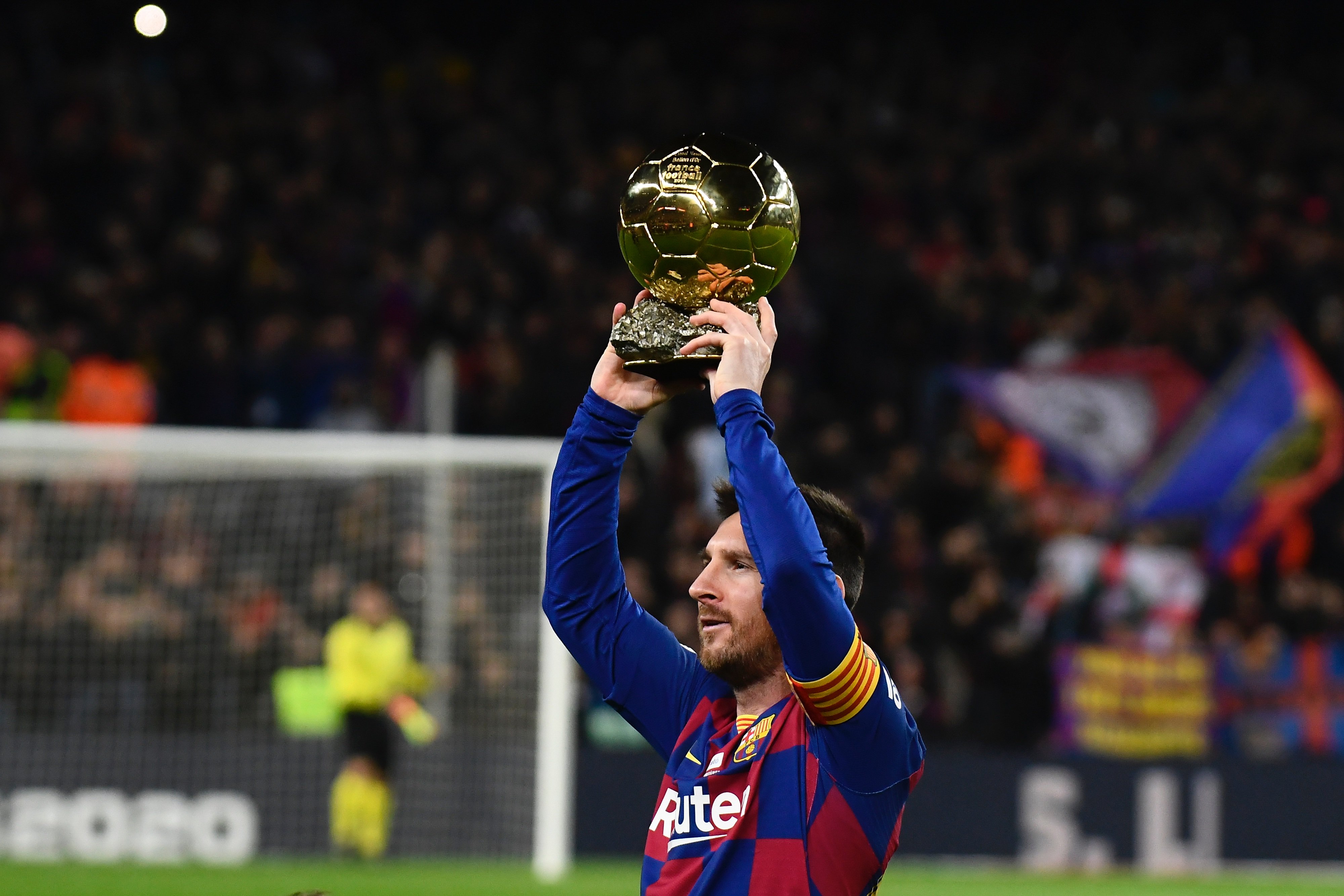 欧冠战报：麦肯尼、戴维联袂破门，尤文2-0轻取帕福斯（欧冠快讯：麦肯尼、戴维先后破门，尤文2-0完胜帕福斯）