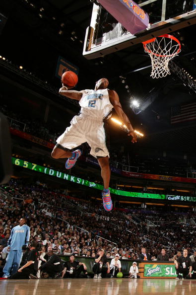 西甲第16轮红黑榜：西班牙集泡面头双星，拉菲尼亚生日快乐（西甲16轮红黑榜：西班牙泡面头双星抢镜，拉菲尼亚喜迎生日）