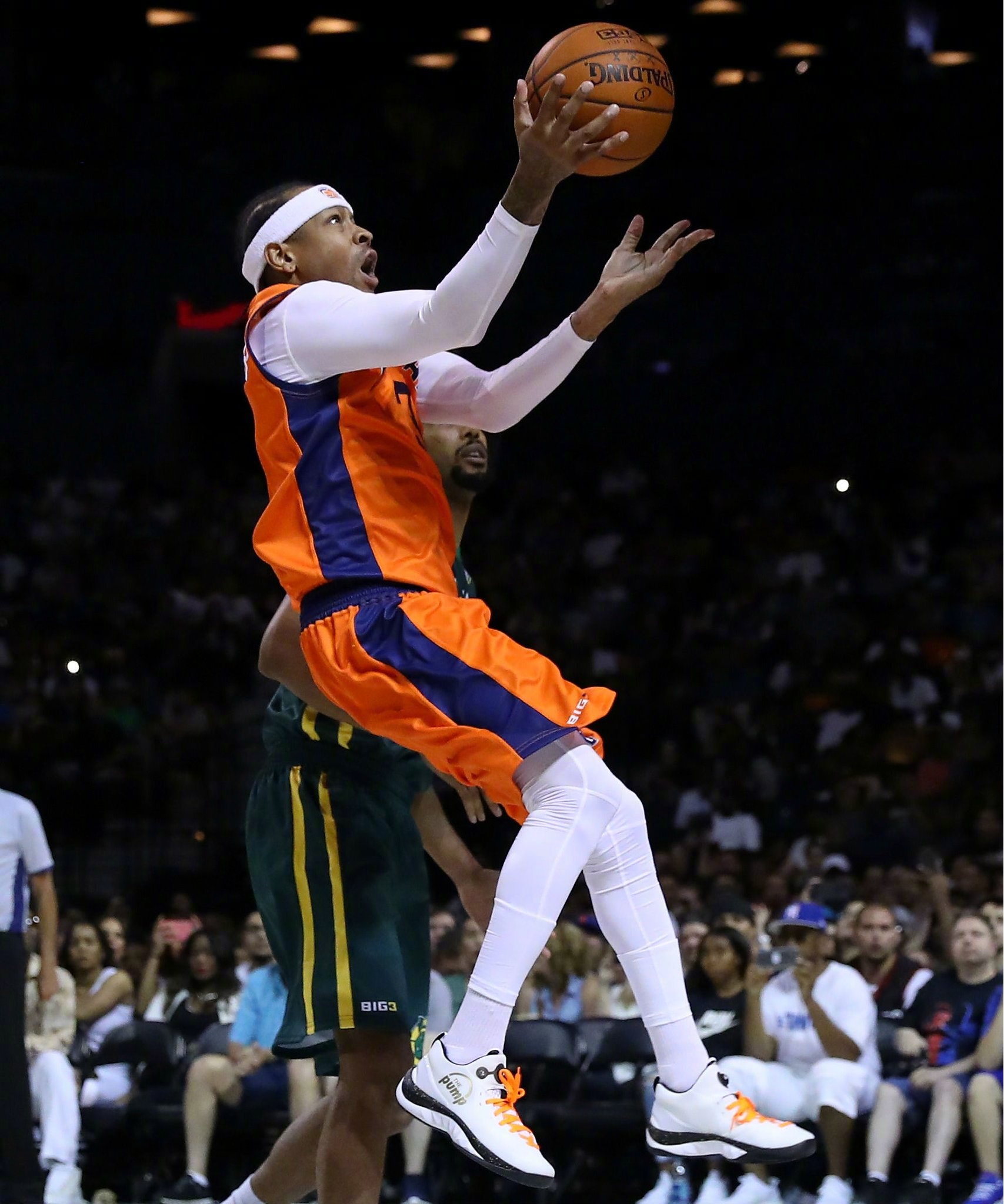 广东男篮防守反击轻取上海（广东男篮凭借防守反击轻松击败上海）