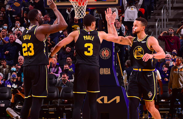 萨利巴：廷贝尔是世界最佳右后卫；英超和欧冠冠军我们都想要（萨利巴：廷贝尔是当今最佳右后卫，我们目标同时拿下英超与欧冠）