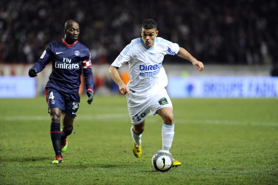 德甲战报：基尼洛斯1射1传，奥格斯堡2-0战胜勒沃库森（德甲：基尼洛斯传射建功，奥格斯堡2-0力克勒沃库森）