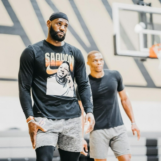 NBA社交媒体影响力前10，詹姆斯库里跌出榜首，湖人3人上榜（NBA社交媒体影响力TOP10出炉：詹姆斯、库里让出榜首，湖人三人上榜）