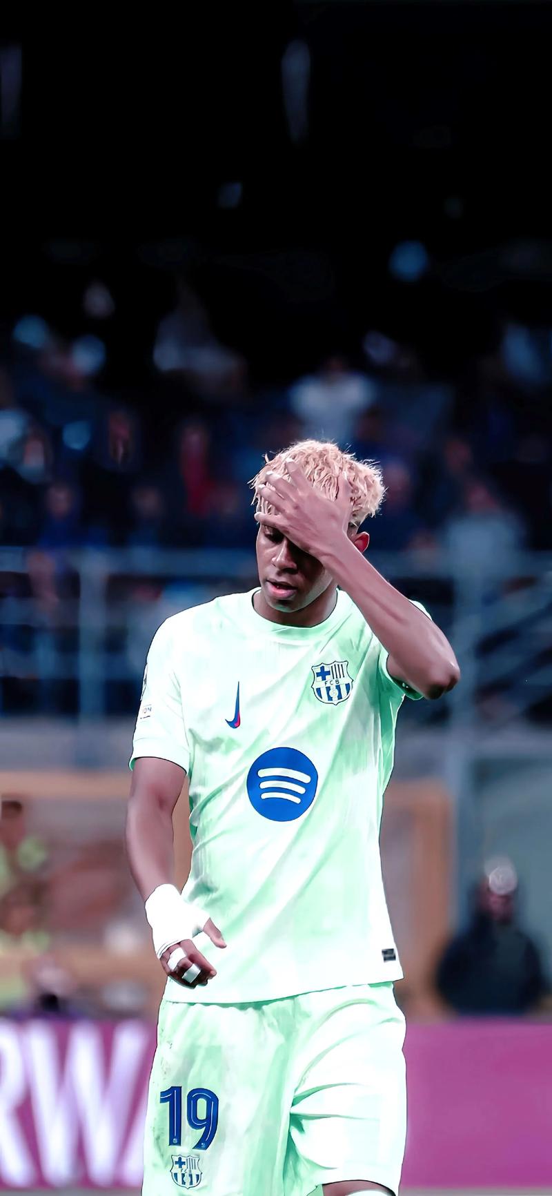 记者：德容因个人事务缺席对阵阿拉维斯的比赛（记者：德容因私事无缘与阿拉维斯之战）