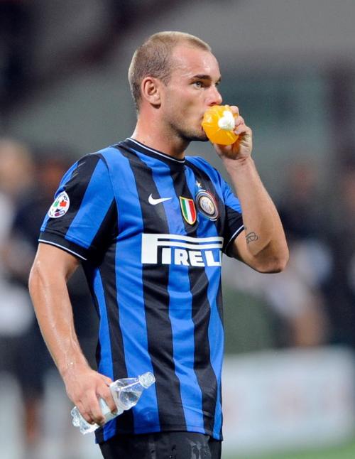 皇马更衣室内乱曝光，阿隆索希望3天后能赢曼城稳定军心（皇马更衣室风波曝光，阿隆索盼三天后击败曼城稳住军心）