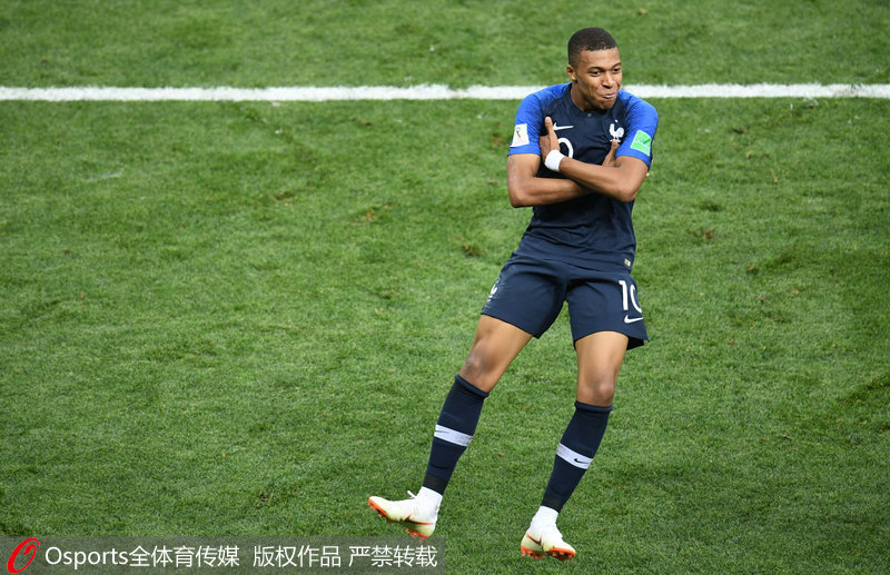 基恩谈阿诺德被嘘：红军球迷极力嘘一个本地孩子，还觉得很有风度（基恩评阿诺德遭嘘：利物浦球迷狂嘘自家本土小将，却自以为有风度）