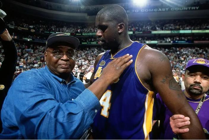 弗里克：没做好逼抢；我们不想用低位防守并靠反击1-0取胜（弗里克：逼抢未到位，我们不想依赖低位防守与反击去拿1-0）