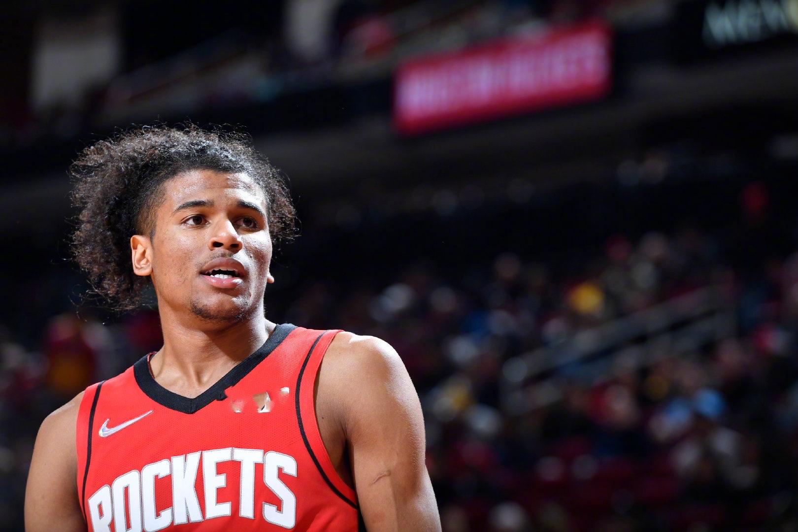 阿斯：阿隆索未收到最后通牒但知道要变；皇马没考虑再聘齐祖（阿斯报：阿隆索未接最后通牒但明白需调整；皇马未考虑再聘齐达内）