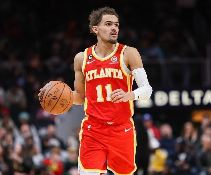 先发制人！德里克·怀特首节7中5拿到14分 三分5中3（开局强势！德里克·怀特首节7投5中砍14分，三分5投3中）