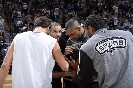 记者：浙江队国外集训地点倾向于卡塔尔或泰国，仍在推进引援（记者称浙江队海外集训或定于卡塔尔或泰国，引援工作持续推进）