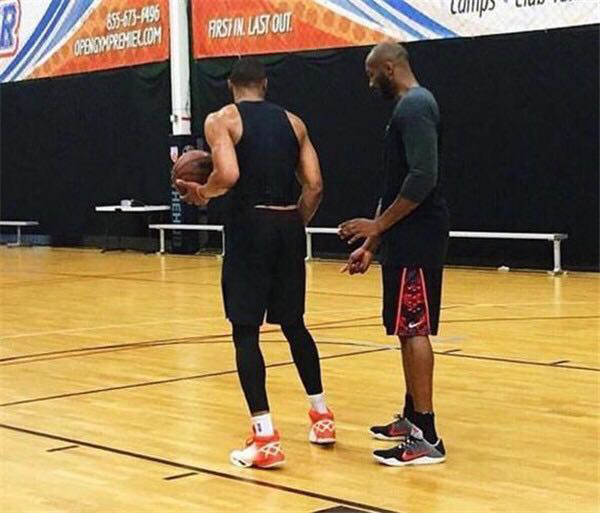 齐达内空降上海！回应 “齐玄宗” 标签，揭秘欧冠三连真相（齐达内抵沪！回应“齐玄宗”称号，拆解欧冠三连的幕后逻辑）