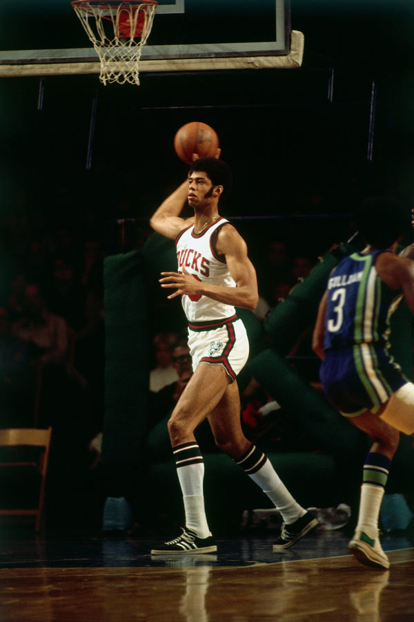 中超联赛总结：积分榜前三分析,（中超赛季回顾：积分榜前三队深度解析）